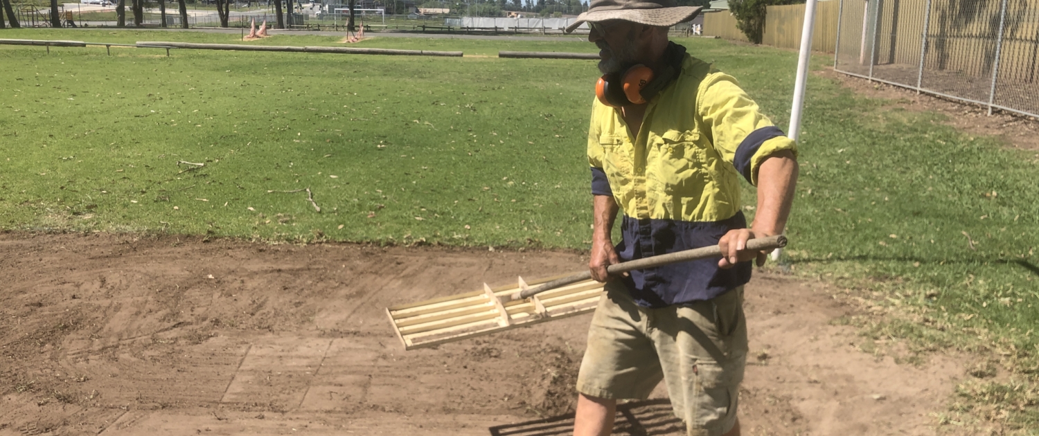 Smooth levelling for turf repair